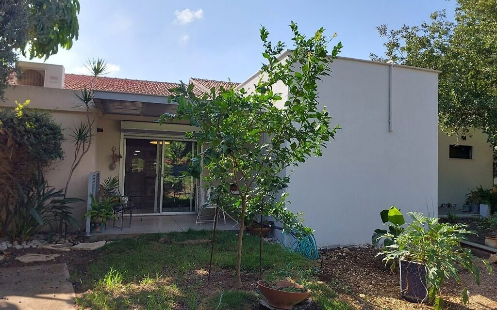 أحد المنازل الذي بنى الغرفة المحصنة على نفقته